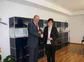 <p class="uiStreamMessage" data-ft="{"><span class="messageBody" style="font-size: 12px;" data-ft="{">Zu Besuch bei Crailsheims Oberbürgermeister Rudolf Michl am 11.05.2012.</span></p>